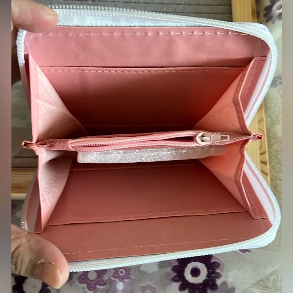 🔖 Hello Kitty Wallet - Picture 3 of 5